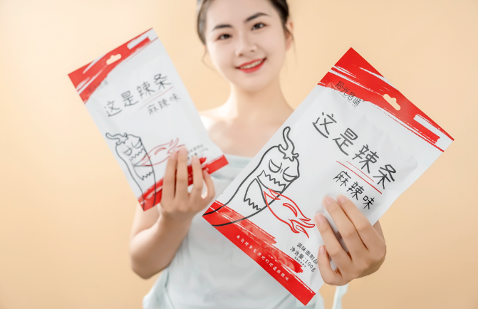 創(chuàng)新零食文化興起，拾光悠味辣條多維布局，美味與商機(jī)并存！